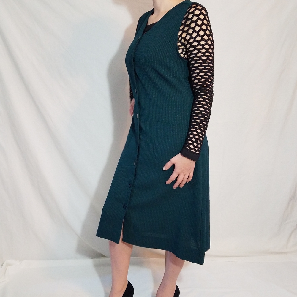 Beautiful woman's sleeveless dress! - Picture 8 of 10